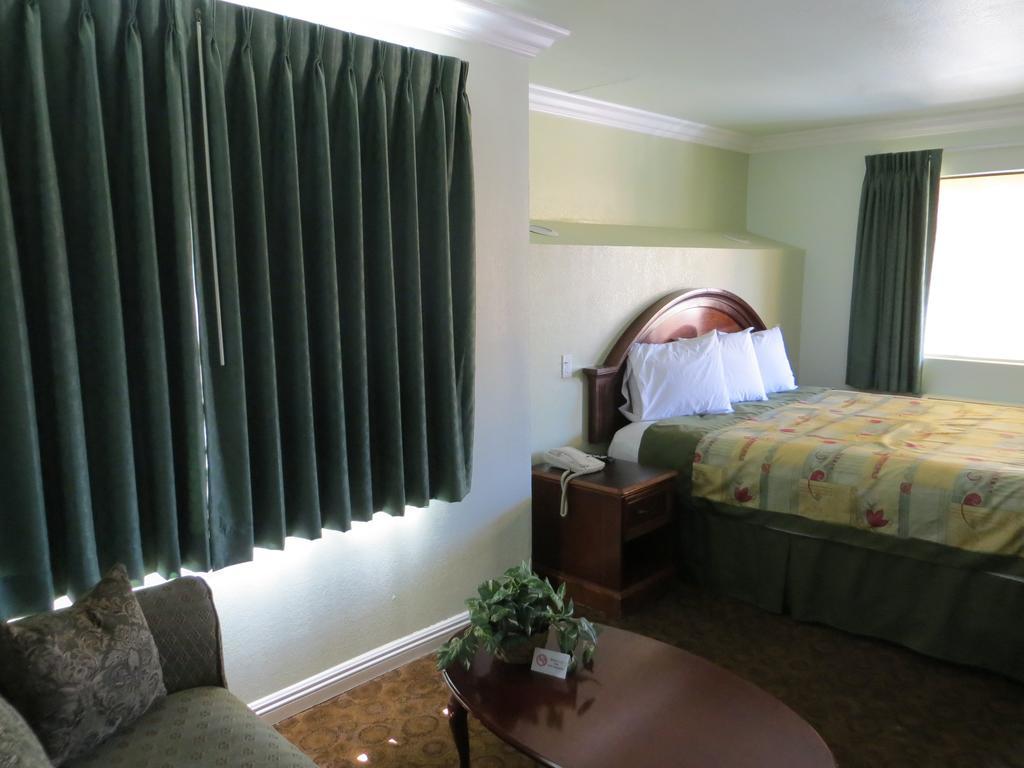 Azusa Inn West Covina Room photo