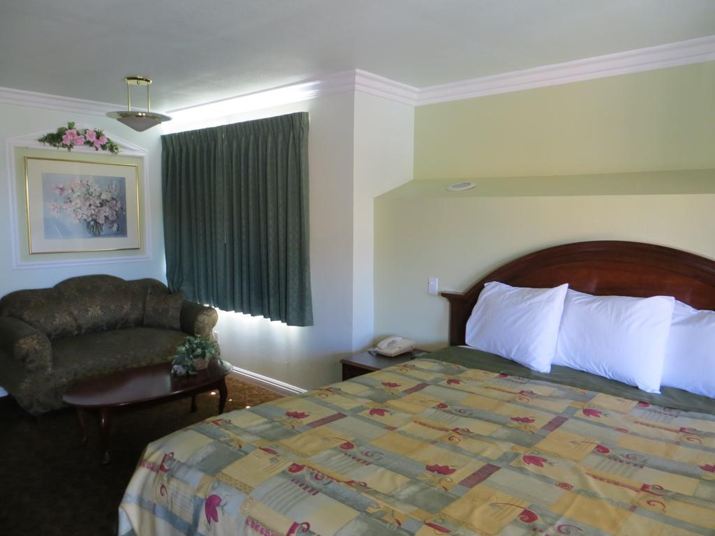 Azusa Inn West Covina Room photo