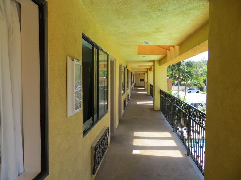 Azusa Inn West Covina Exterior photo